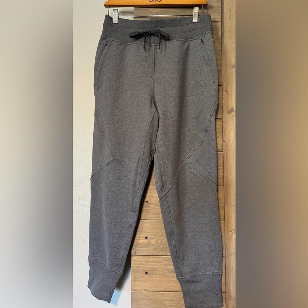 Lululemon women’s jogger, marled gray color, size 8. Brand NWOT NEW